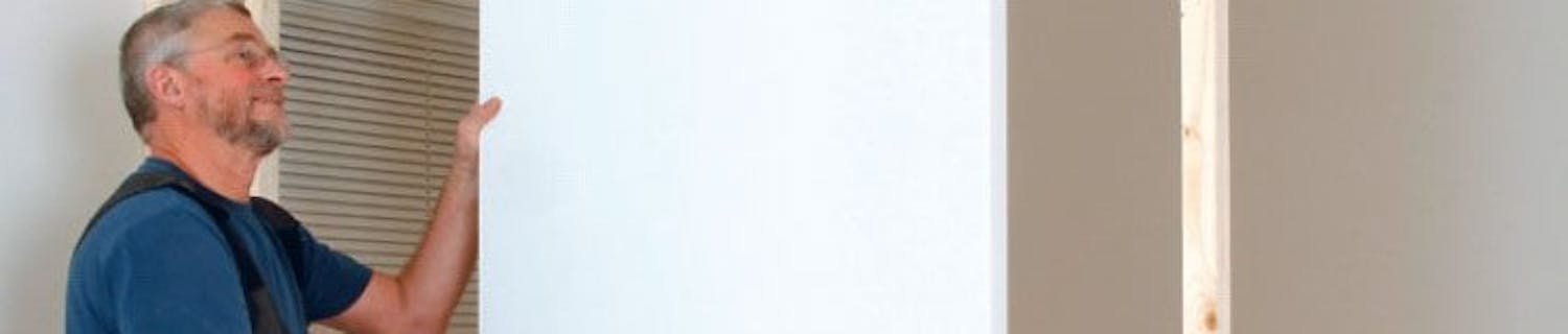 Mellanväggen döljer skjutdörren